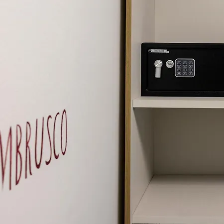 Lambrusco Monolocale Vicino Al Centro Di Universita E Policlinico * Modena